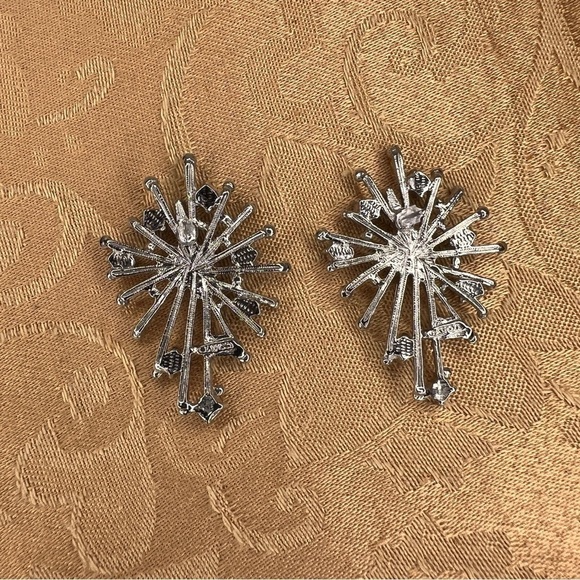 VINTAGE AVON SILVER EARRINGS RHINESTONE ACCENT HOLIDAY GIFT RETRO - Picture 3 of 8